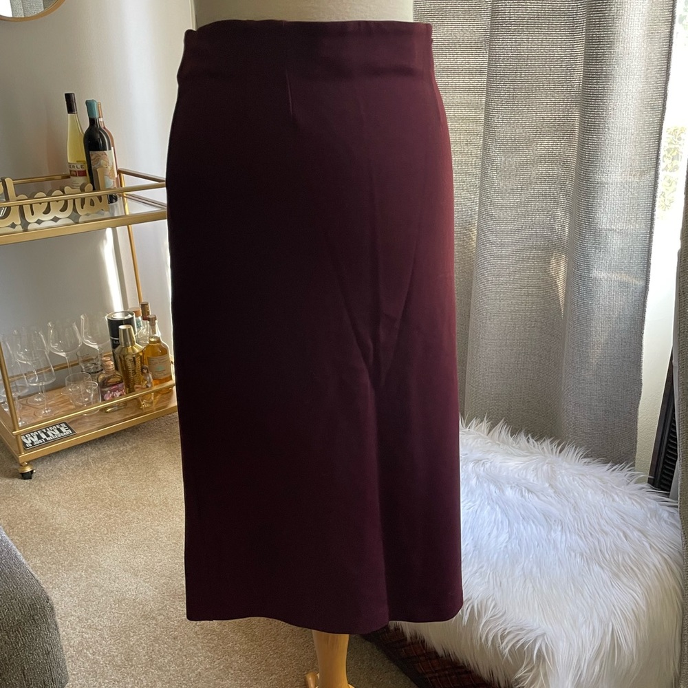 Tahari midi pencil skirt.  In a beautiful wine color.  Size L